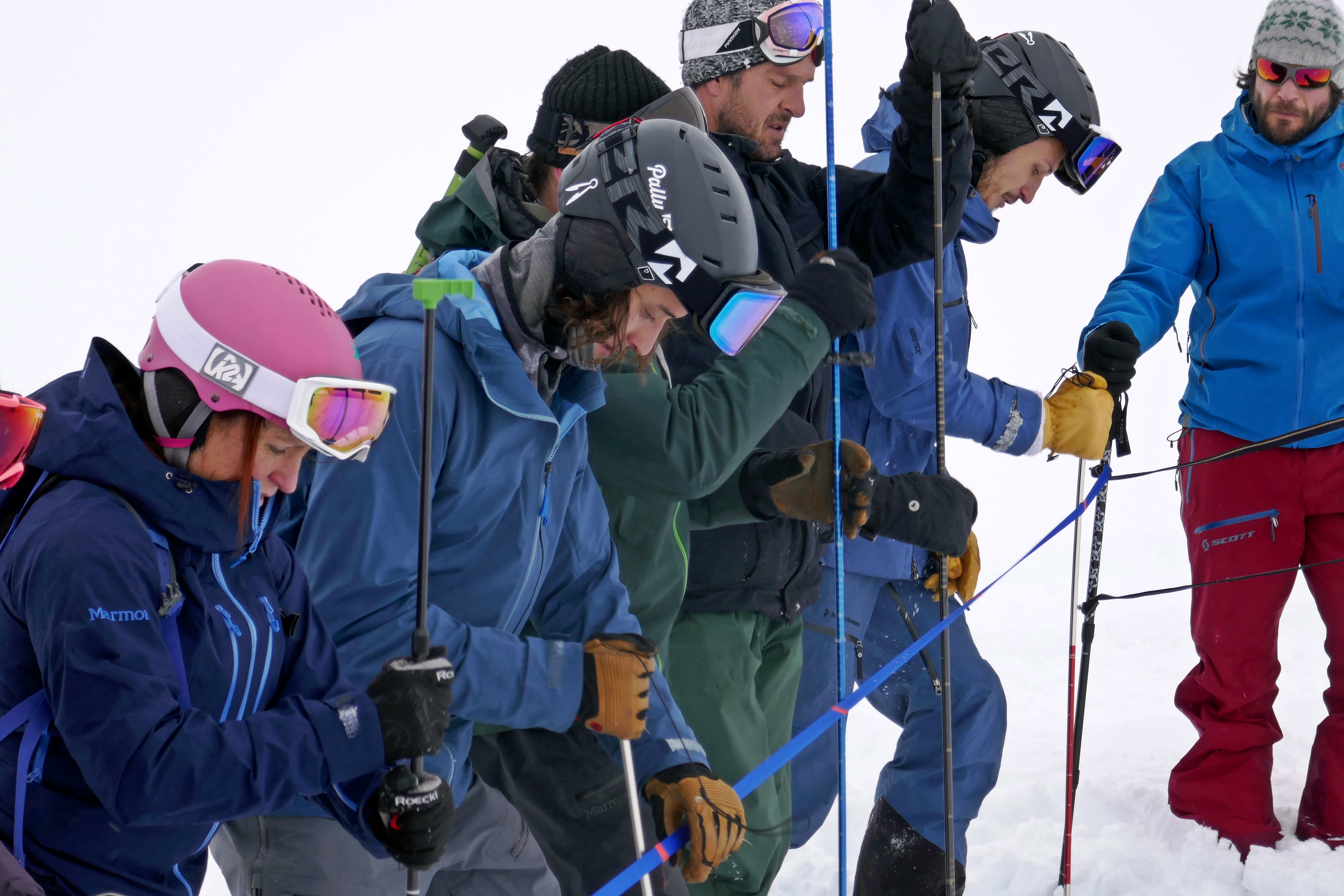 Auch die Verschüttetensuche mit Sonde sollte jeder Freerider beherrschen Lawinenkurs für Freerider am Hochgrat auf dem Staufner Haus