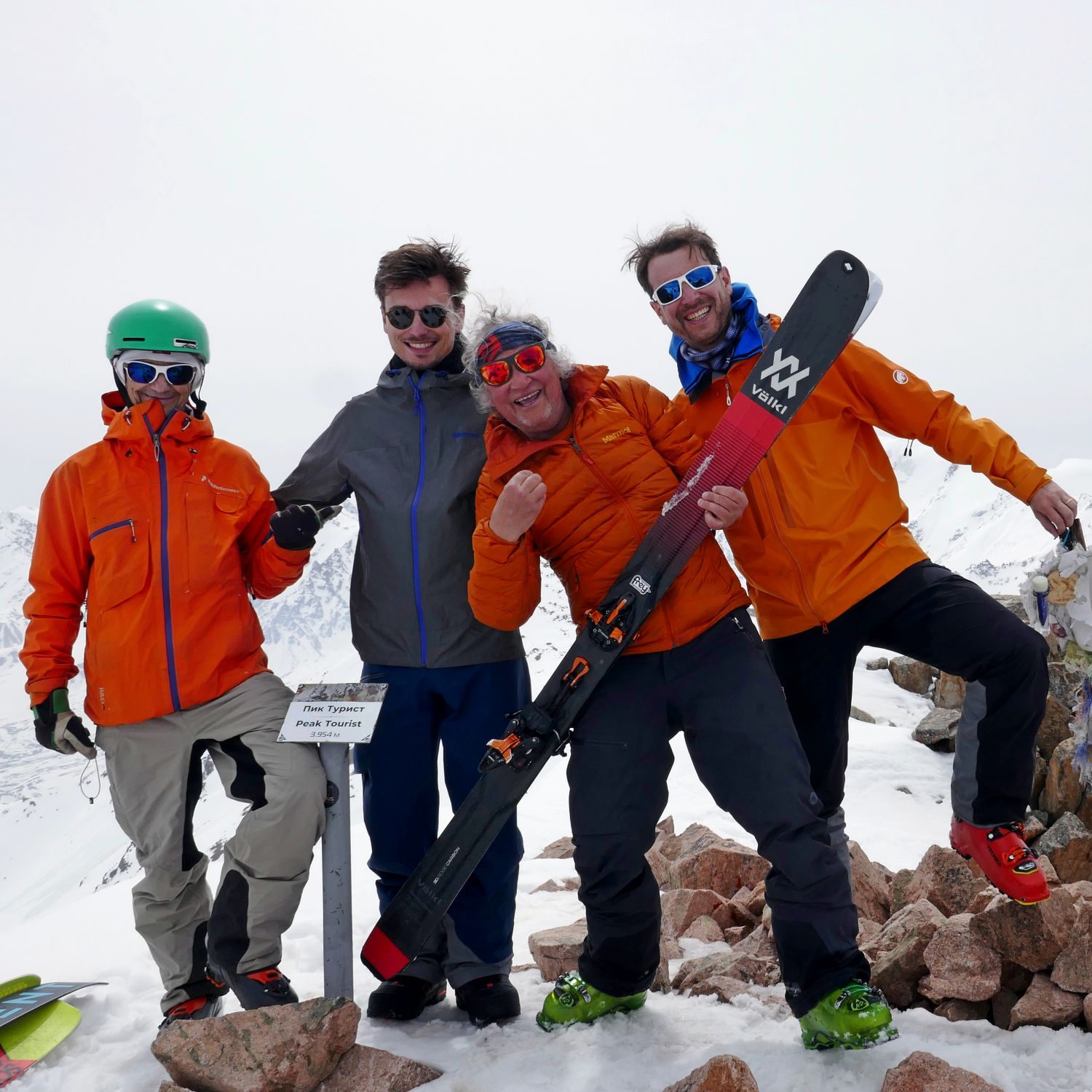 Privatgruppe 2023 in Kasachstan Skitouren und Heliskiing Private Freeride Reisen weltweit