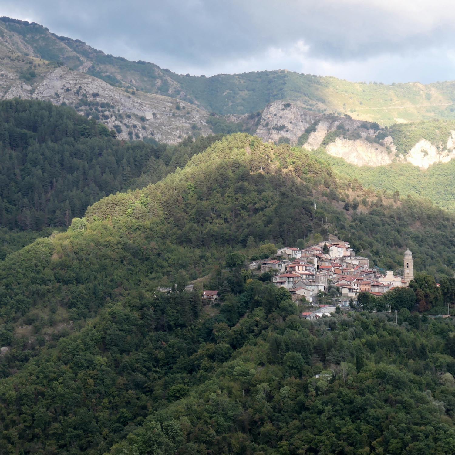 MTB Shuttle Camp in Molini di Triora. Jugendtrail Camp mit Shuttle Service in Molini di Triora.