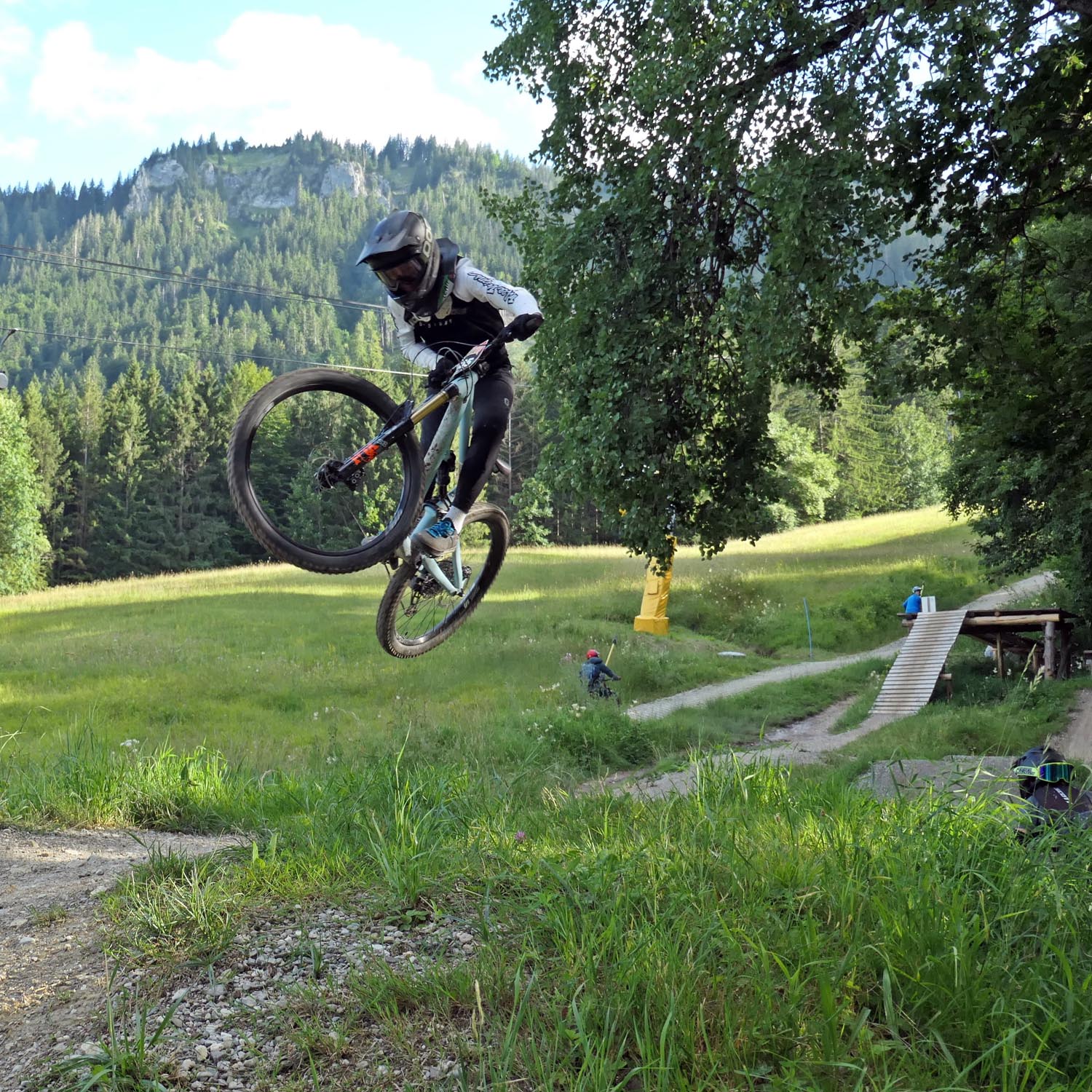 MTB Kinderkurs auf der Jumpline im Bikepark Oberammergau