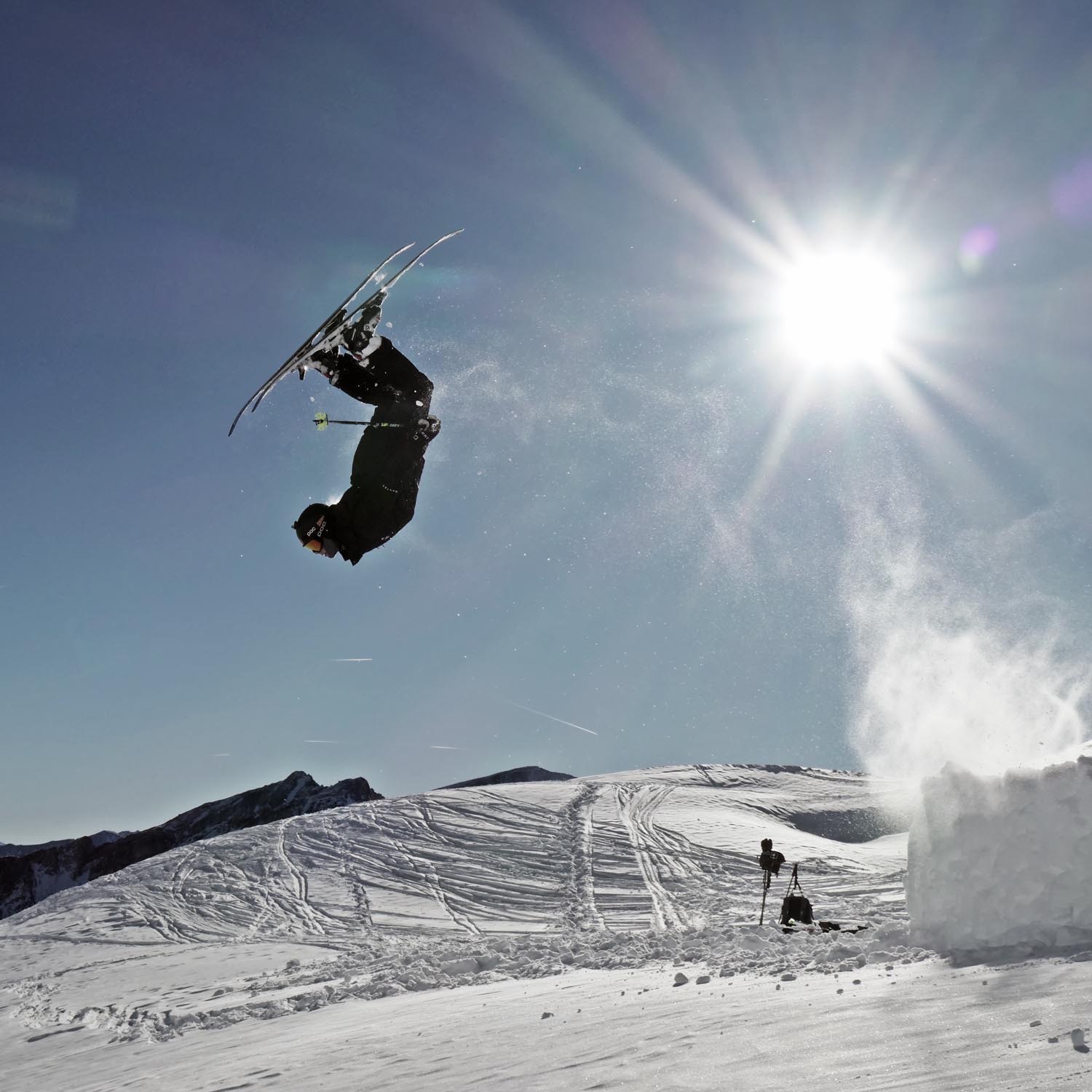 Andi Kirchner sendet über unseren Backcountry Kicker. Jugendcamp Obertauern für Freerider und Parkfahrer in den Weihnachtsferien. Ski und Snowboard.