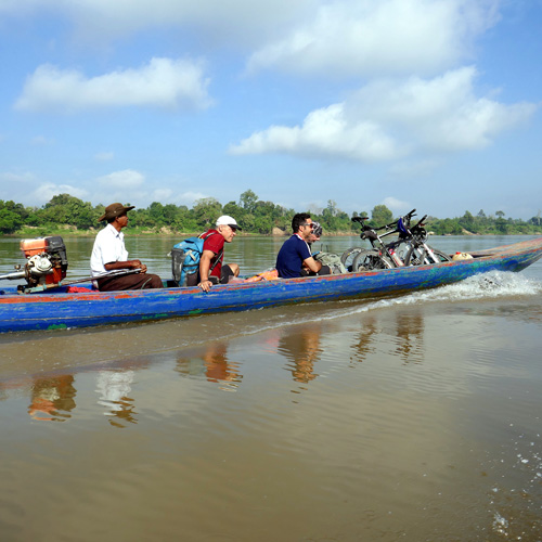 Mountain Bike tour in Cambodia along the magic Mekong to the Tempel of Angkor.