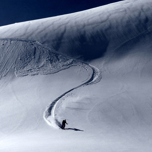 Skitouren im Kaukasus in Georgien. Powder oberhalb von Ushguli