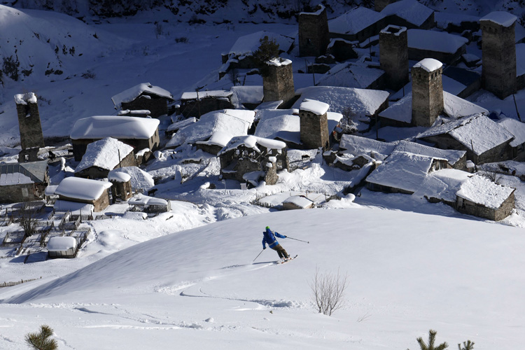Freeride Abfahrt in Georgien/ Swanetien.